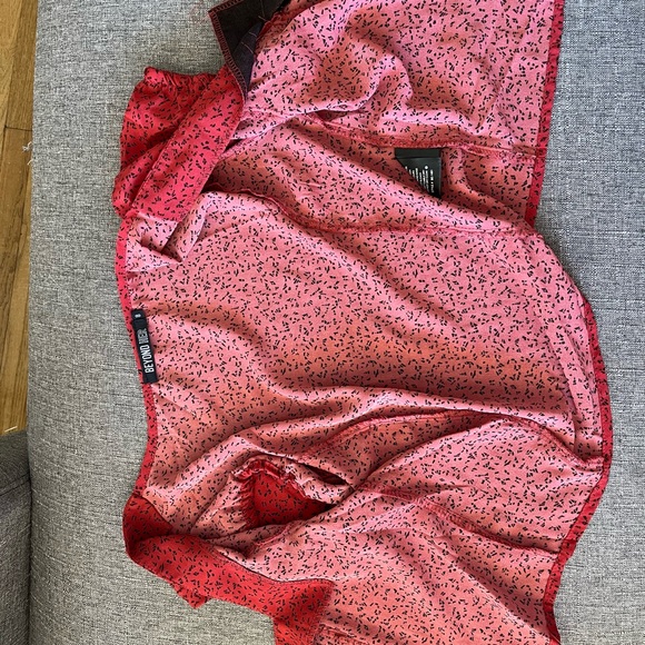 Short Sleeve Crop Top - Picture 4 of 4